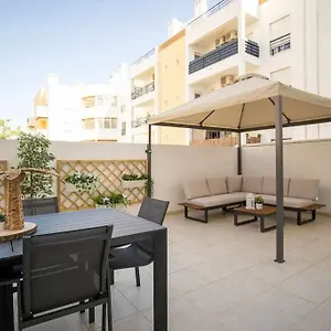 Modern 3br W/ Lg Terrace, Bbq, Ac & Parking Apartment
