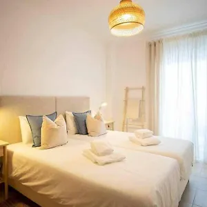 Modern 3br W/ Lg Terrace, Bbq, Ac & Parking Apartment